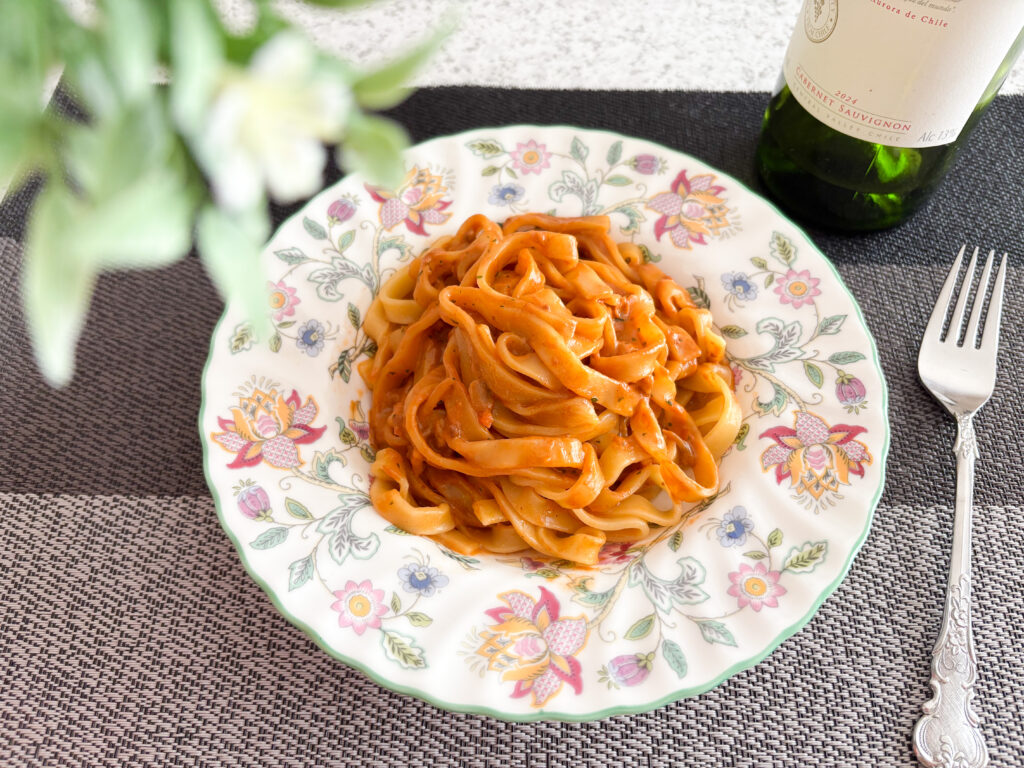 冷凍 日清もちっと生パスタ クリーミーボロネーゼ